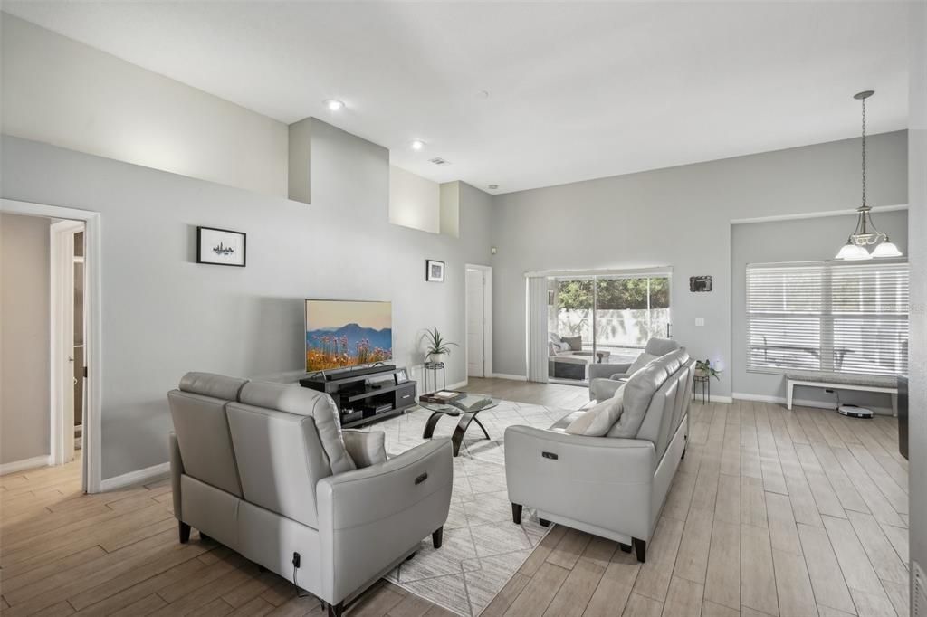 For Sale: $489,000 (3 beds, 2 baths, 1592 Square Feet)