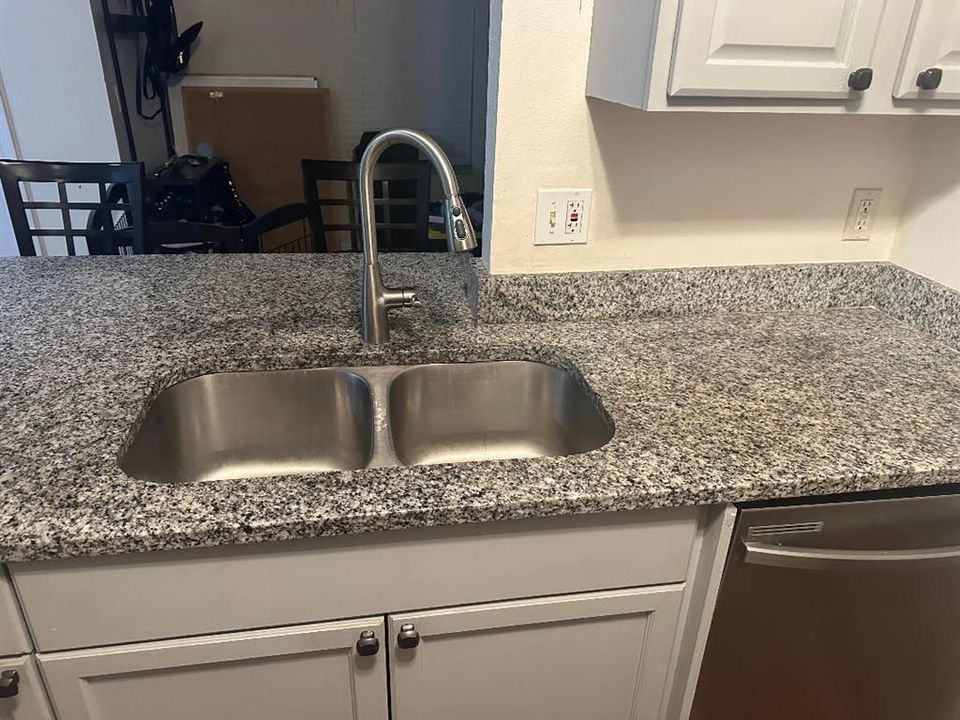 double sink with granite countertops