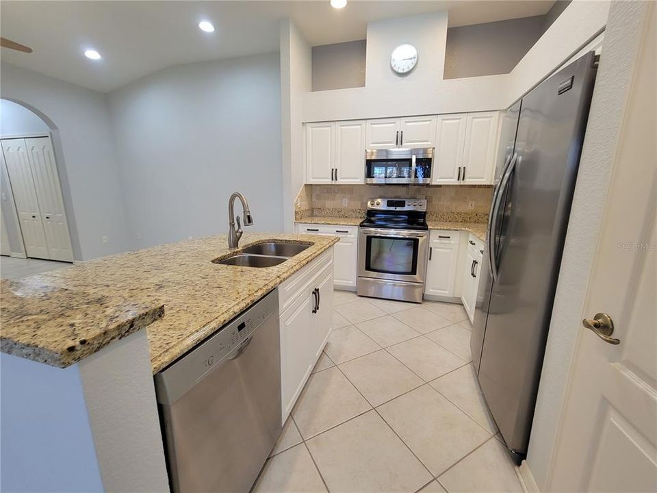 For Sale: $389,900 (2 beds, 2 baths, 1455 Square Feet)