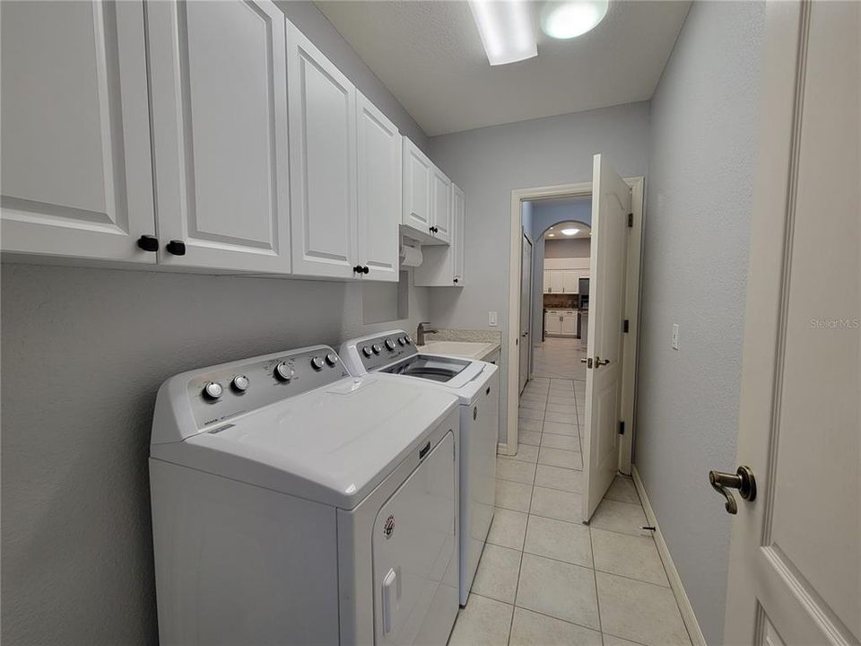 For Sale: $389,900 (2 beds, 2 baths, 1455 Square Feet)