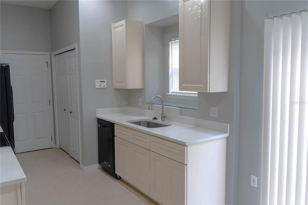 For Rent: $2,800 (3 beds, 2 baths, 1452 Square Feet)