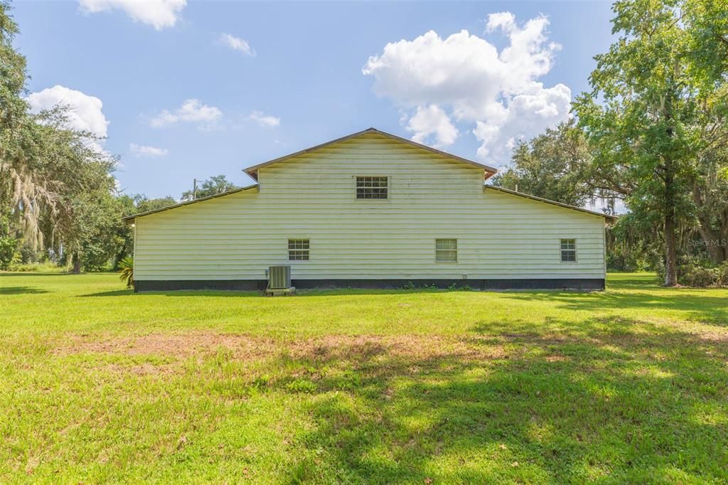 For Sale: $950,000 (4 beds, 1 baths, 2400 Square Feet)