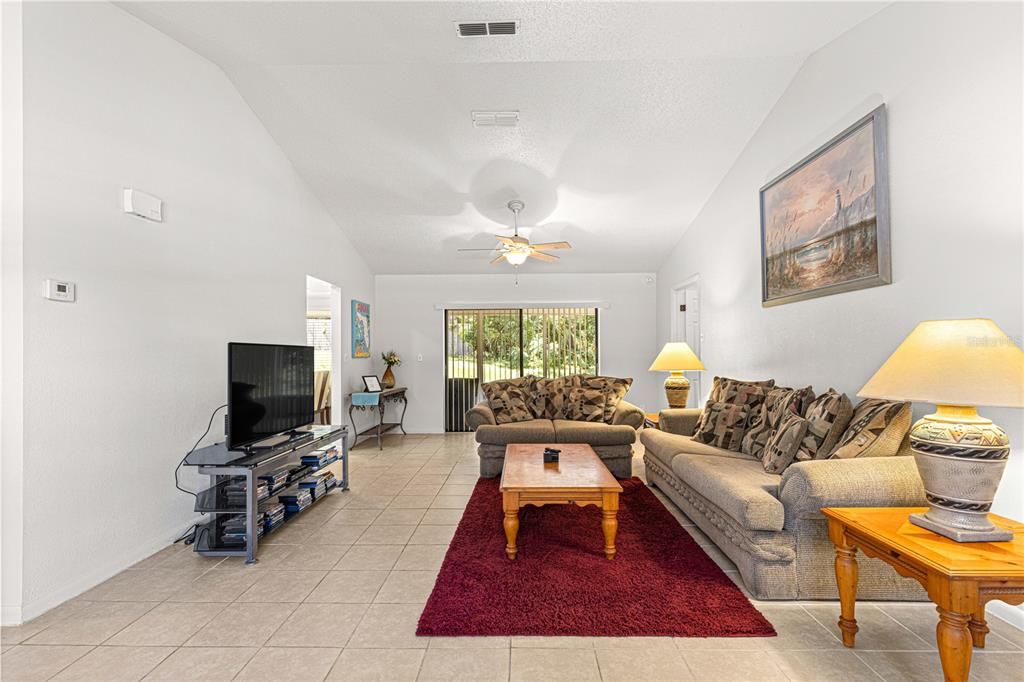 For Sale: $259,600 (3 beds, 2 baths, 1470 Square Feet)