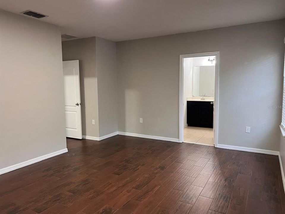 For Rent: $2,300 (3 beds, 2 baths, 1875 Square Feet)