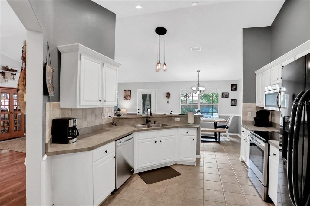 For Sale: $395,000 (4 beds, 2 baths, 1804 Square Feet)