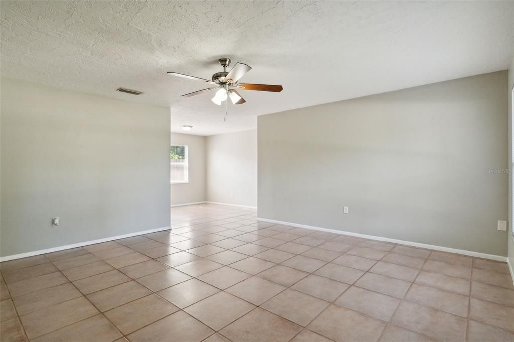 For Sale: $348,000 (3 beds, 2 baths, 1098 Square Feet)