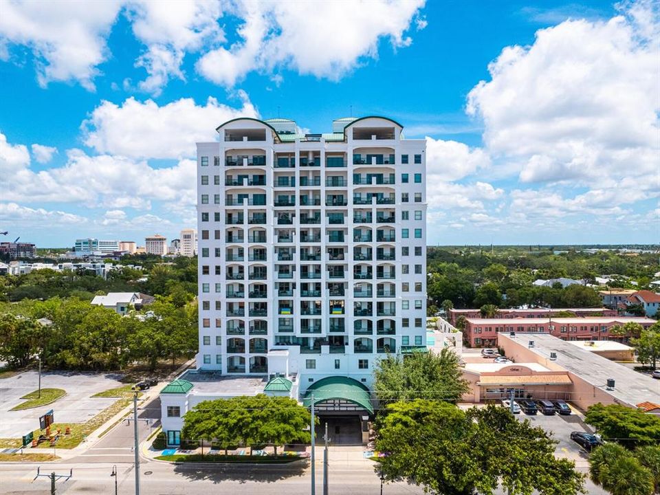 For Sale: $2,215,000 (3 beds, 3 baths, 3003 Square Feet)