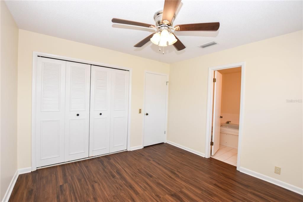 For Sale: $249,000 (2 beds, 2 baths, 1278 Square Feet)