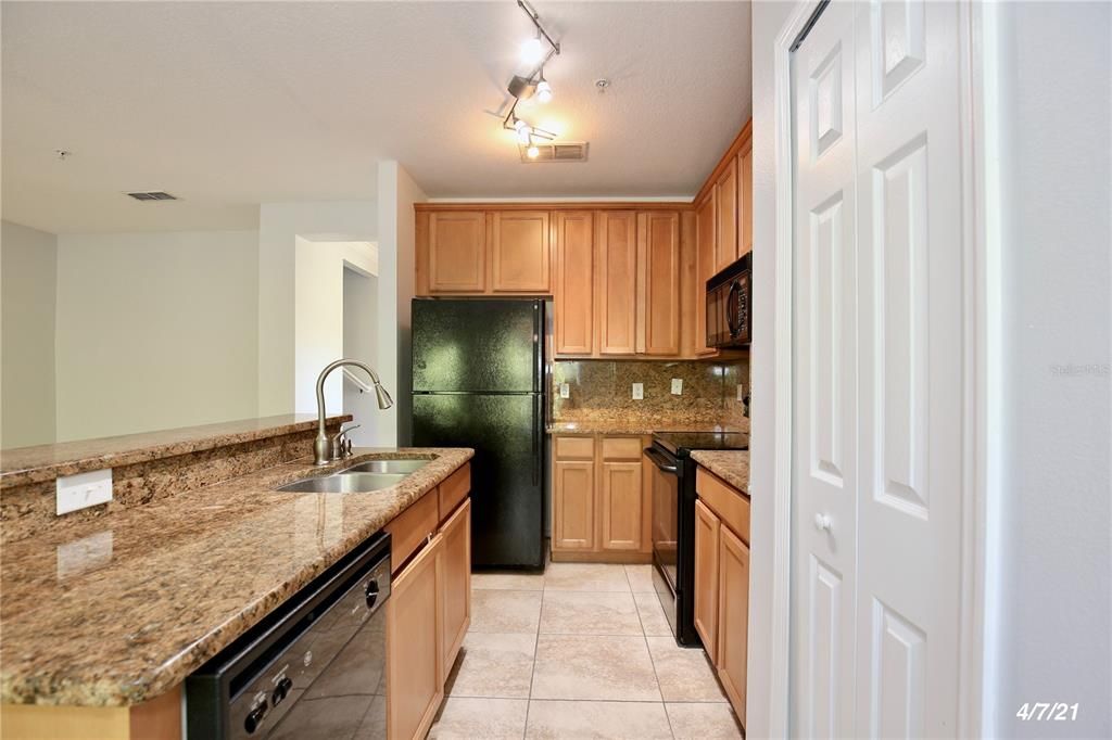 For Rent: $2,250 (3 beds, 2 baths, 1634 Square Feet)