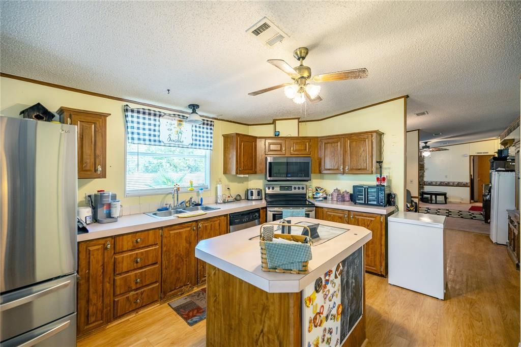 For Sale: $234,900 (3 beds, 2 baths, 1829 Square Feet)