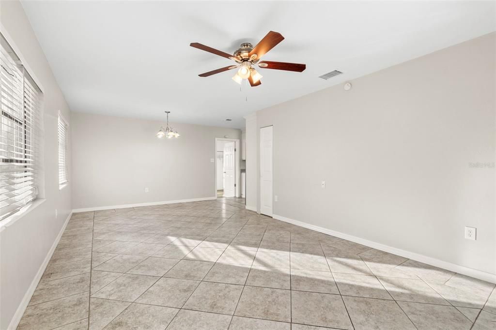 For Sale: $409,900 (4 beds, 2 baths, 1425 Square Feet)