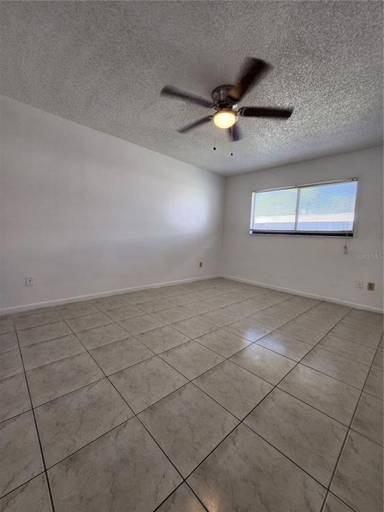 For Sale: $180,000 (2 beds, 2 baths, 975 Square Feet)