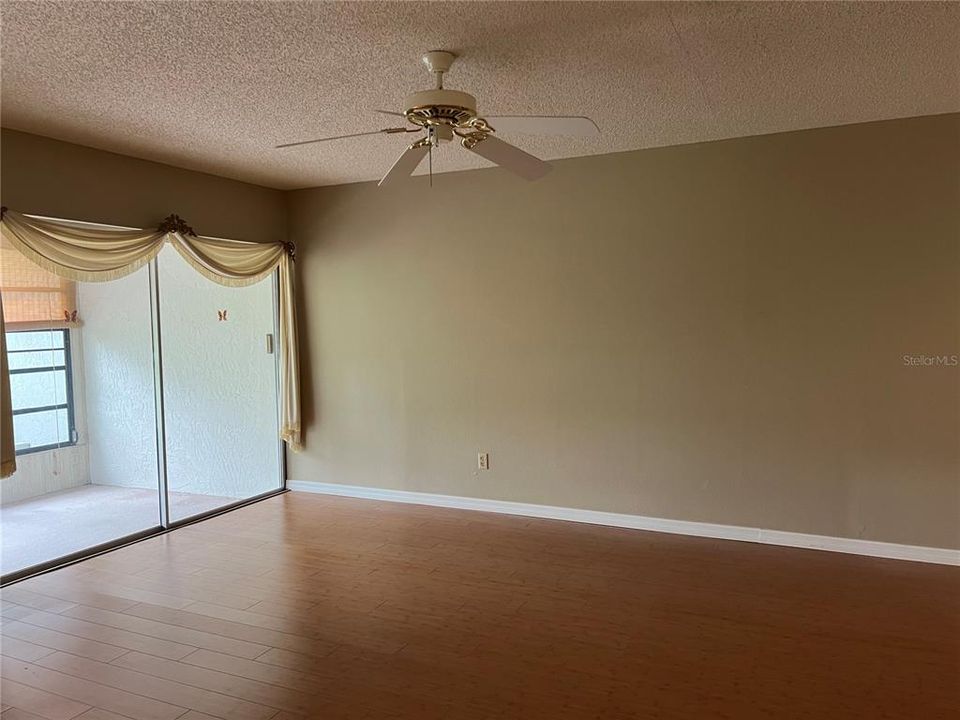 For Sale: $199,000 (2 beds, 2 baths, 918 Square Feet)