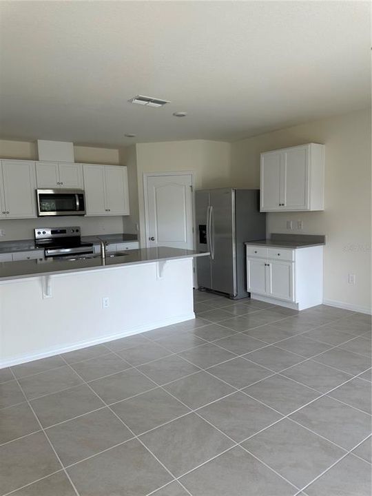 For Rent: $2,275 (4 beds, 2 baths, 1828 Square Feet)