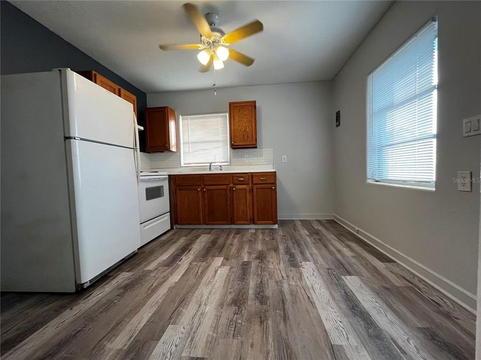 For Rent: $1,400 (2 beds, 1 baths, 850 Square Feet)