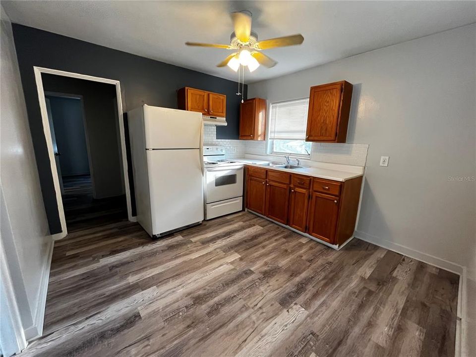 For Rent: $1,400 (2 beds, 1 baths, 850 Square Feet)