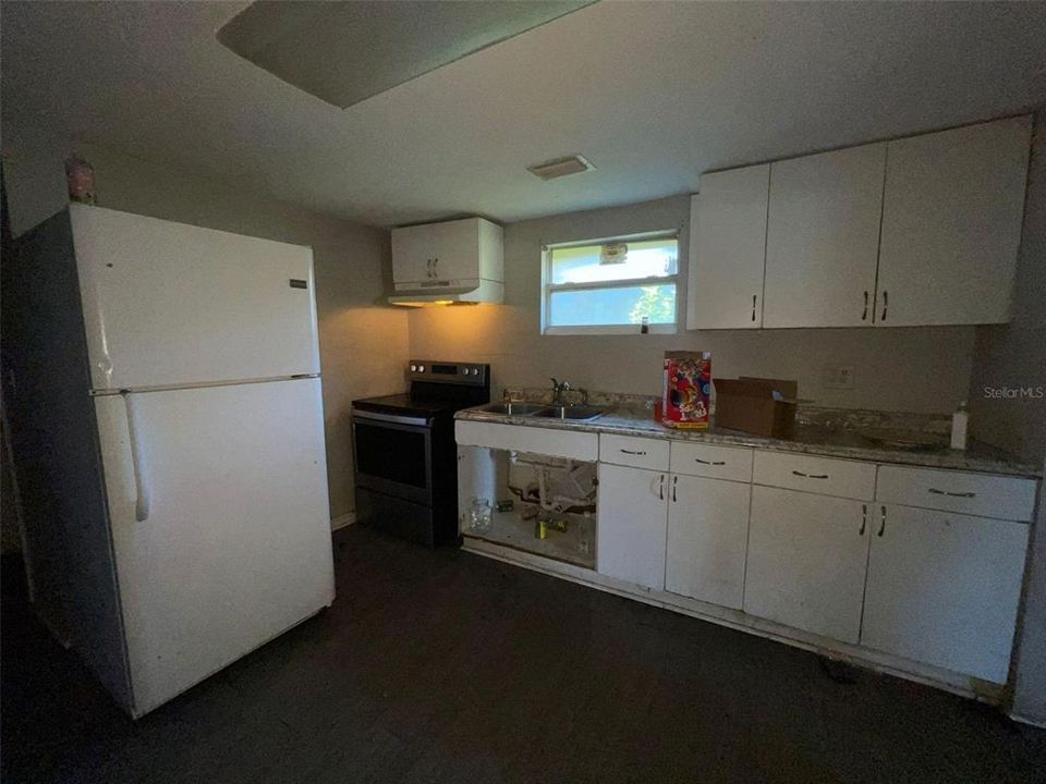 For Sale: $149,000 (2 beds, 1 baths, 576 Square Feet)