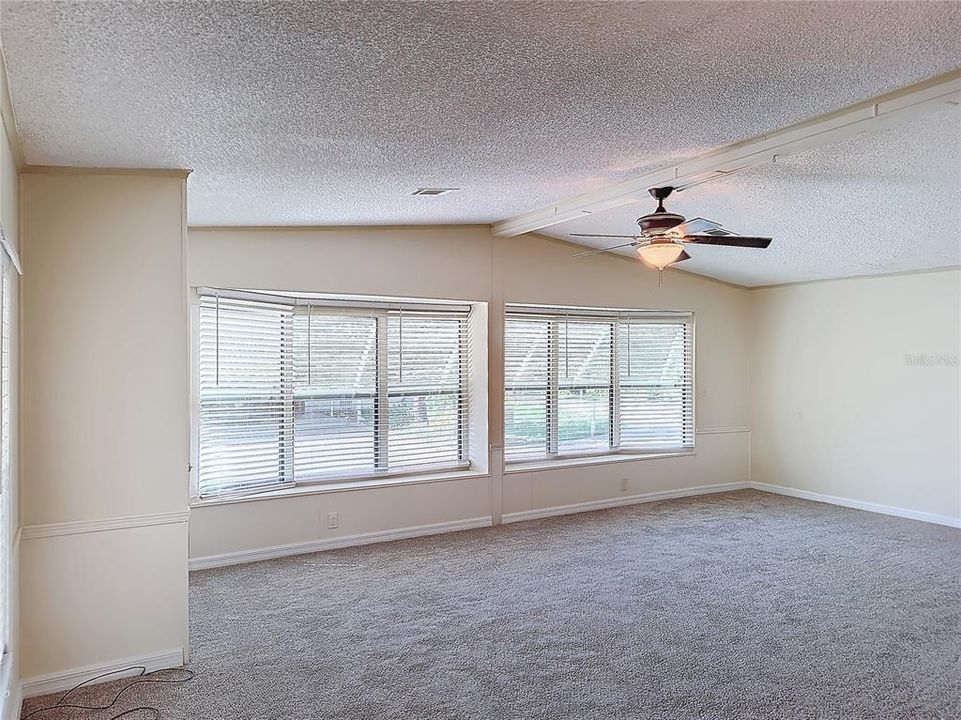 For Sale: $162,500 (2 beds, 2 baths, 1381 Square Feet)