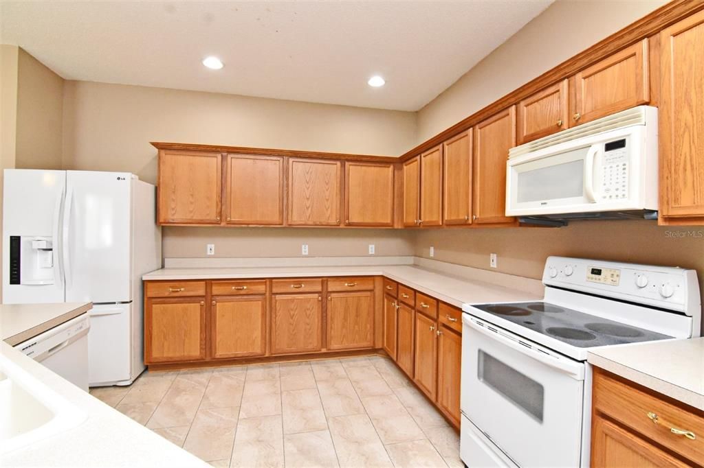 For Rent: $2,800 (3 beds, 2 baths, 1863 Square Feet)