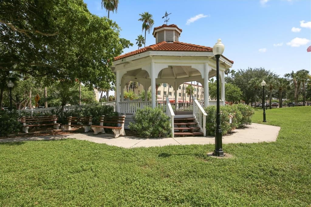 For Sale: $1,250,000 (3 beds, 2 baths, 1551 Square Feet)