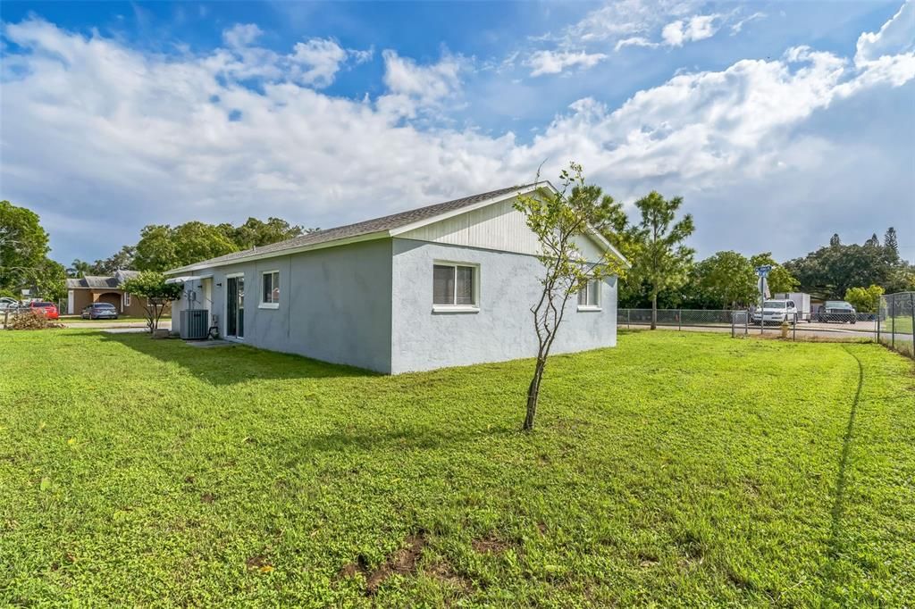 For Sale: $280,000 (3 beds, 2 baths, 1117 Square Feet)