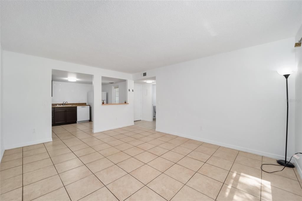 For Sale: $143,000 (2 beds, 2 baths, 885 Square Feet)