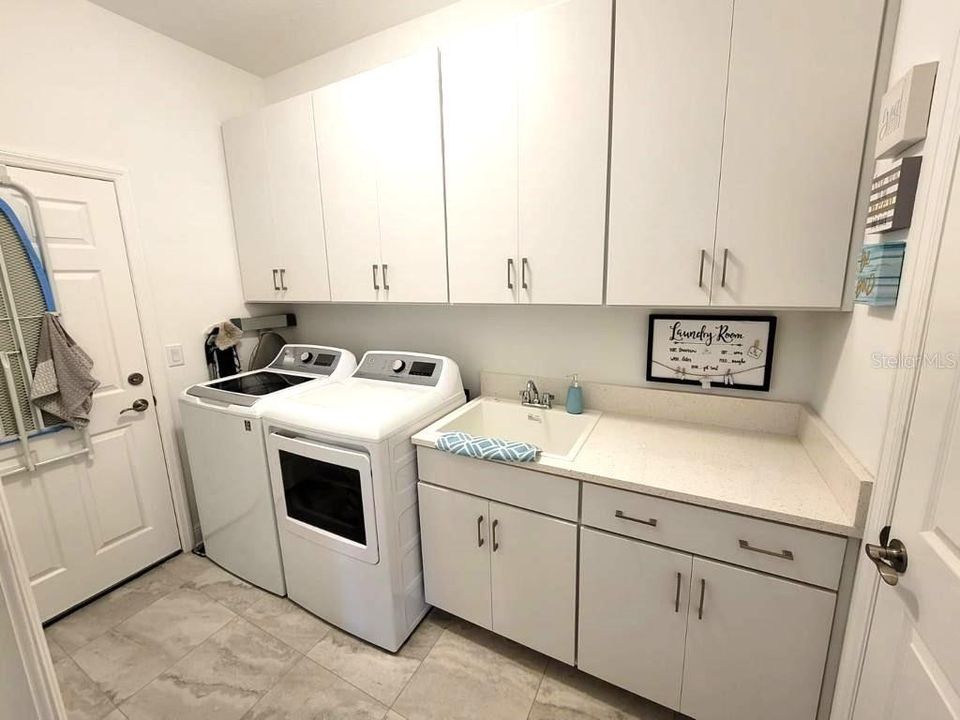 For Rent: $2,200 (3 beds, 2 baths, 1742 Square Feet)