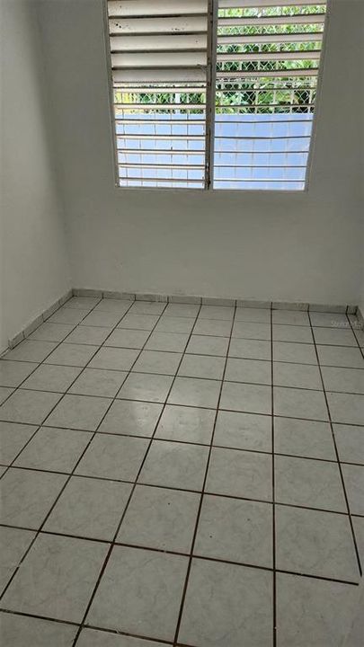 Activo con contrato: $175,000 (4 camas, 2 baños, 1800 Pies cuadrados)