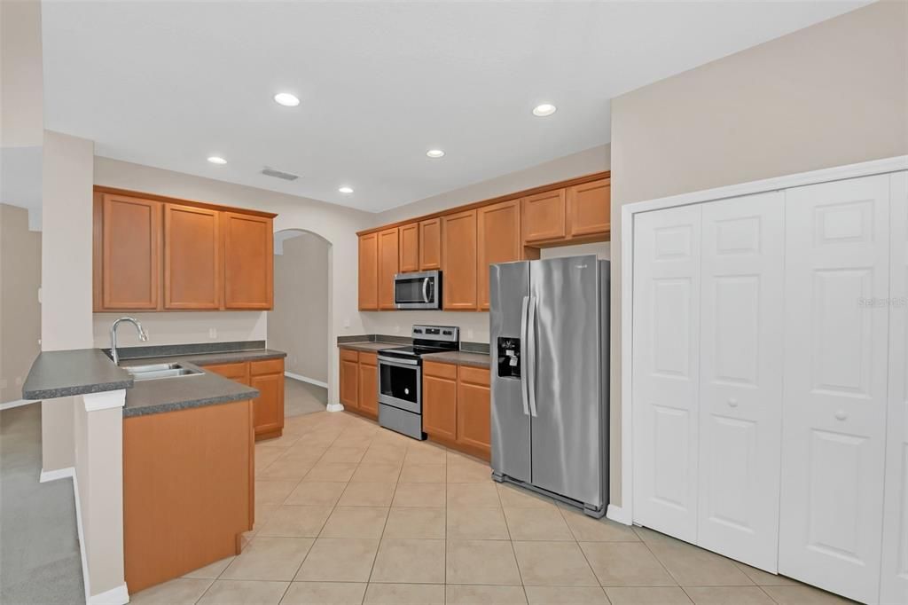 For Sale: $424,900 (3 beds, 3 baths, 2173 Square Feet)