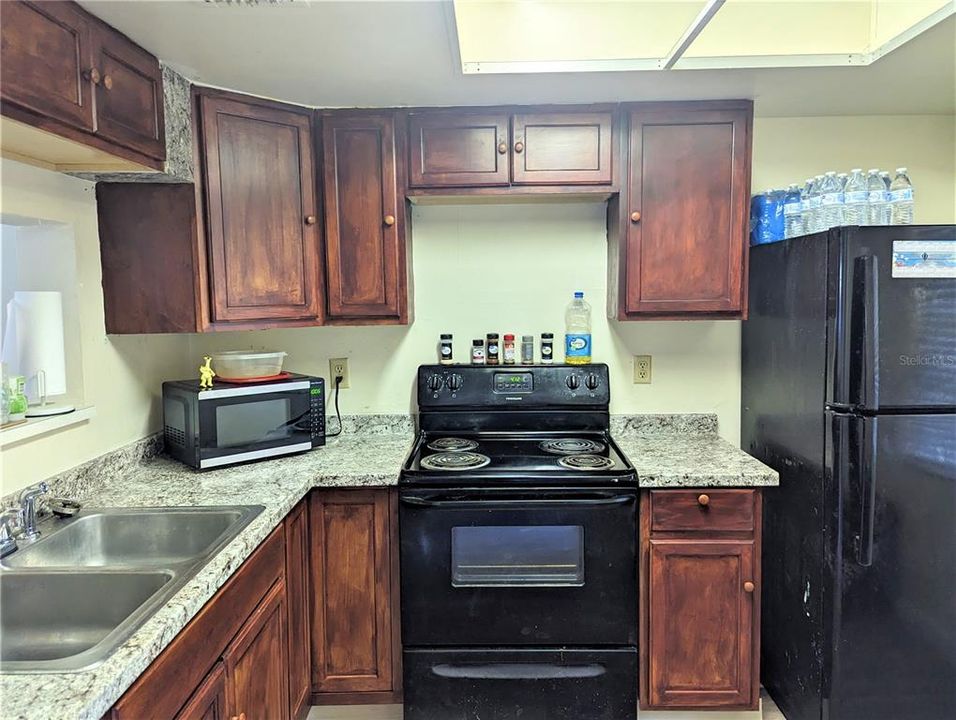 For Sale: $115,000 (1 beds, 1 baths, 644 Square Feet)