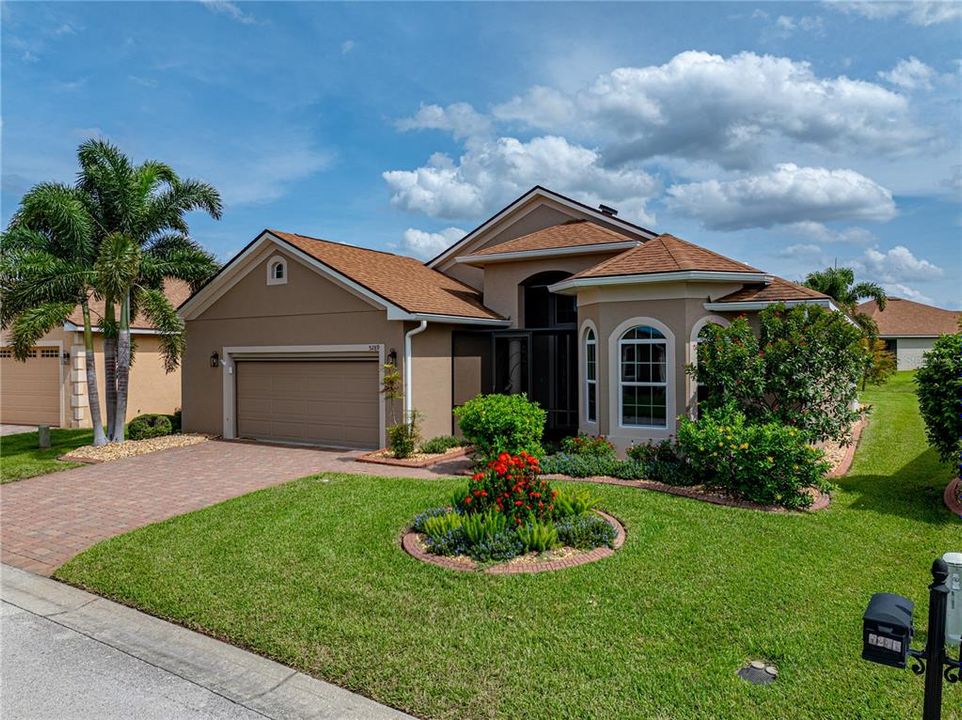 Front of home with landscaping