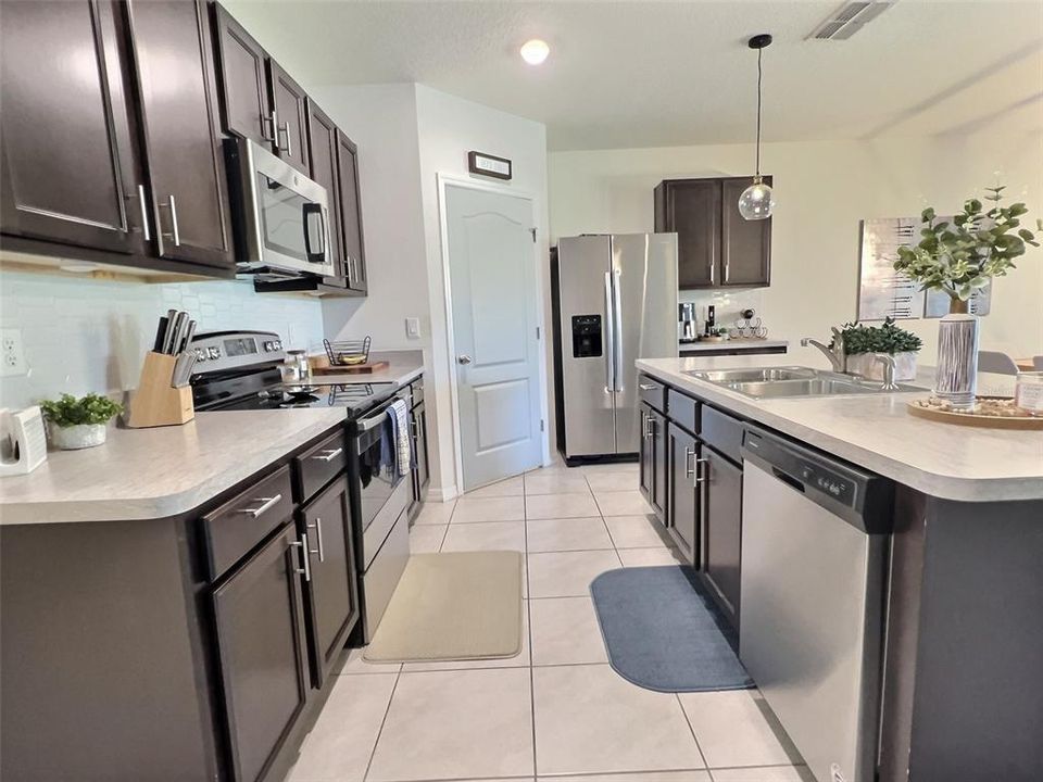 For Sale: $320,000 (4 beds, 2 baths, 1867 Square Feet)