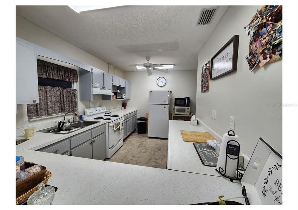 For Sale: $130,000 (2 beds, 2 baths, 1104 Square Feet)