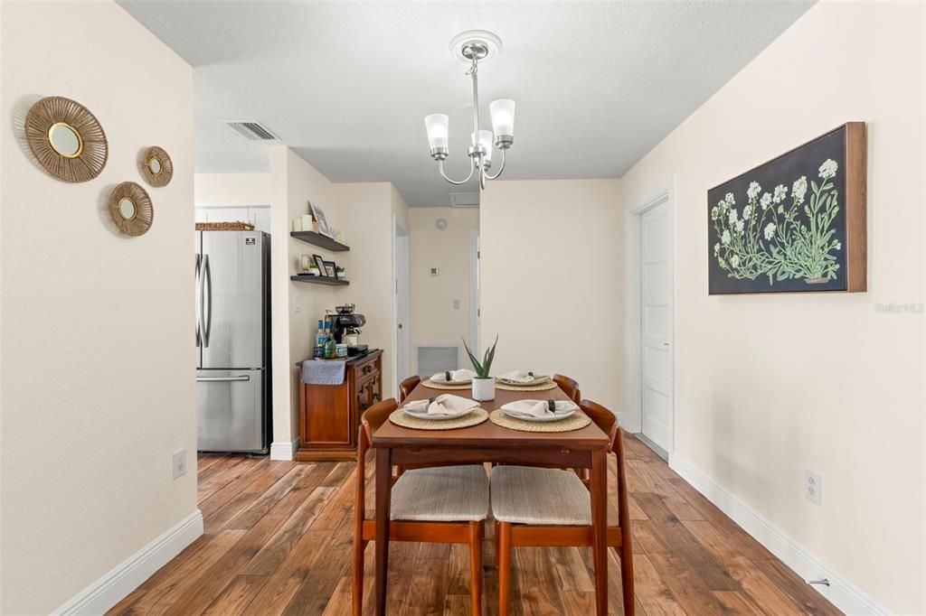 Active With Contract: $368,000 (2 beds, 2 baths, 1060 Square Feet)