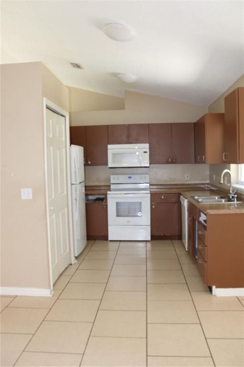 For Sale: $261,000 (3 beds, 2 baths, 1555 Square Feet)