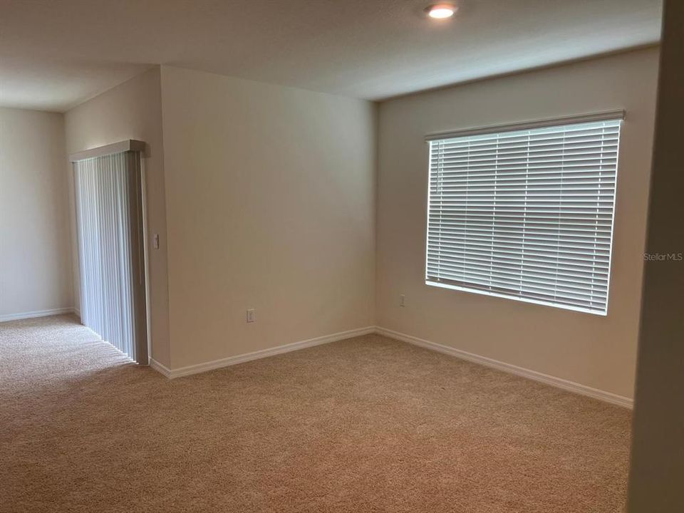 For Rent: $2,300 (4 beds, 2 baths, 1828 Square Feet)