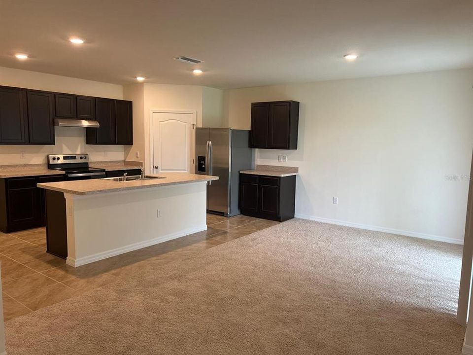 For Rent: $2,300 (4 beds, 2 baths, 1828 Square Feet)