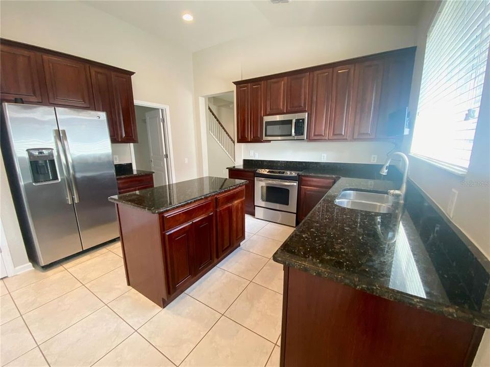 KITCHEN GRANITE COUNTERTOPS