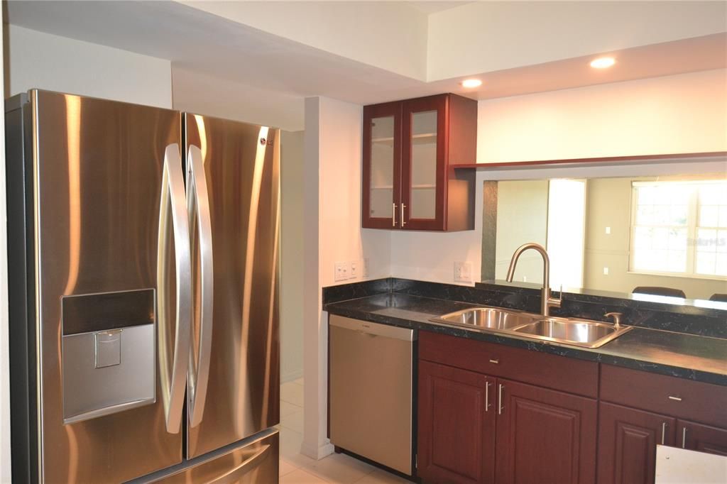 For Rent: $2,400 (2 beds, 2 baths, 1115 Square Feet)