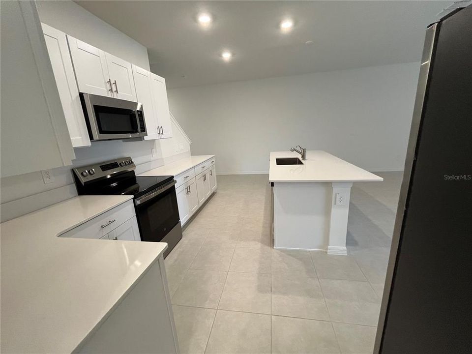 For Rent: $2,599 (3 beds, 2 baths, 2319 Square Feet)