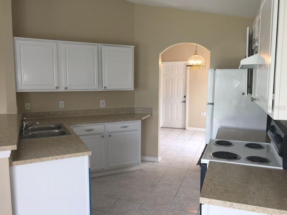 For Rent: $2,300 (4 beds, 2 baths, 1498 Square Feet)