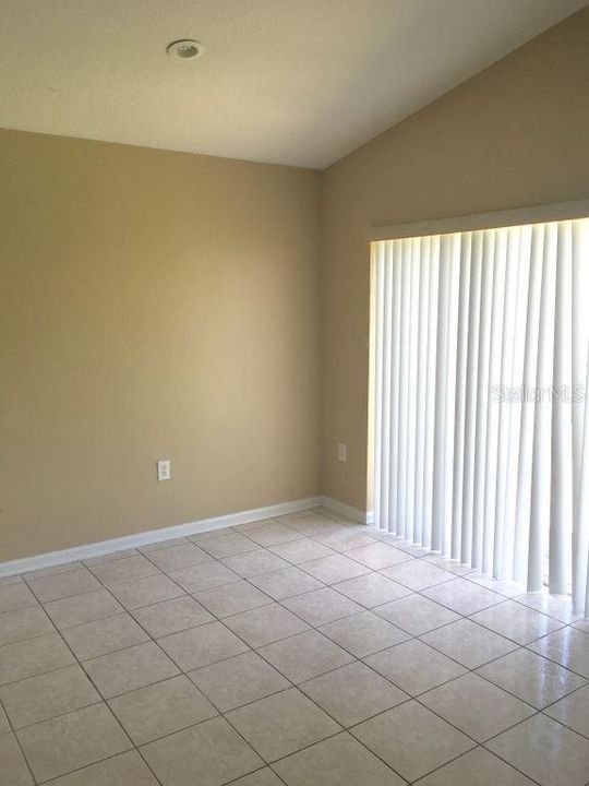 For Rent: $2,300 (4 beds, 2 baths, 1498 Square Feet)