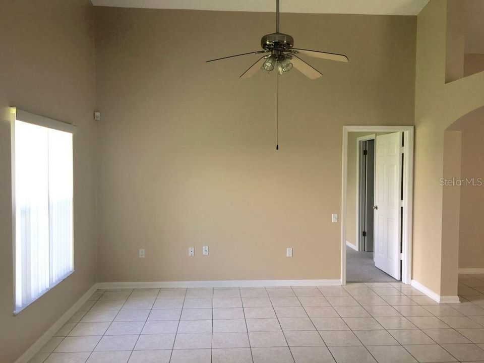 For Rent: $2,300 (4 beds, 2 baths, 1498 Square Feet)