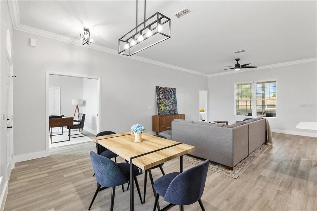 Spacious Dining Room w/new Lighting