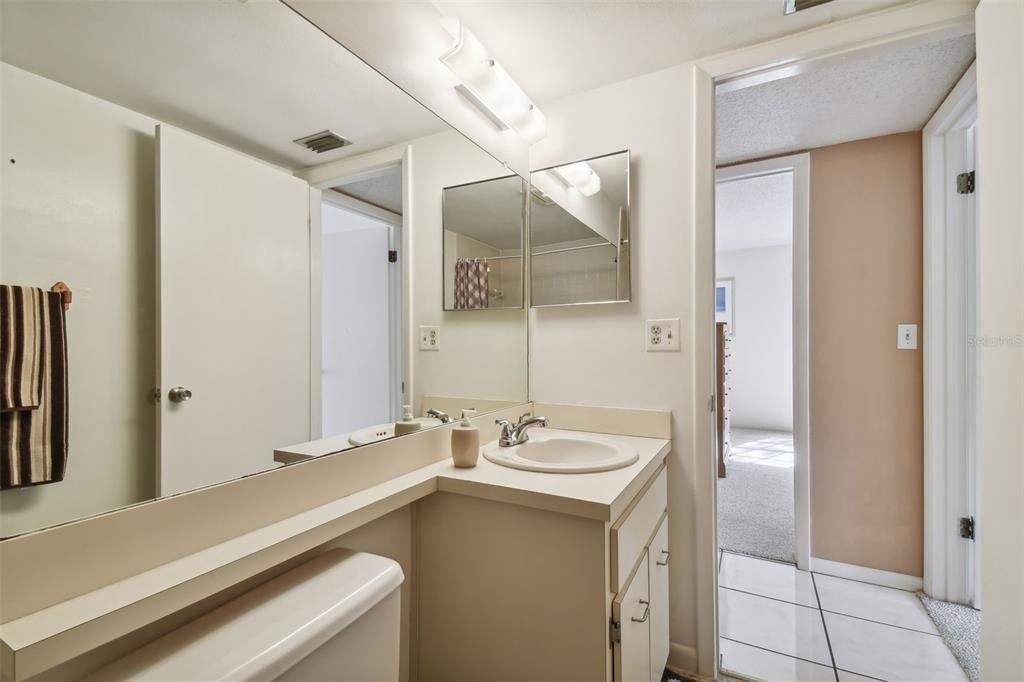 For Sale: $229,000 (2 beds, 2 baths, 1240 Square Feet)