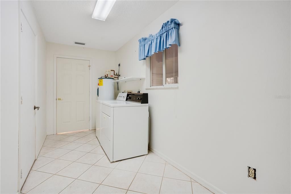 For Sale: $200,000 (2 beds, 2 baths, 1840 Square Feet)