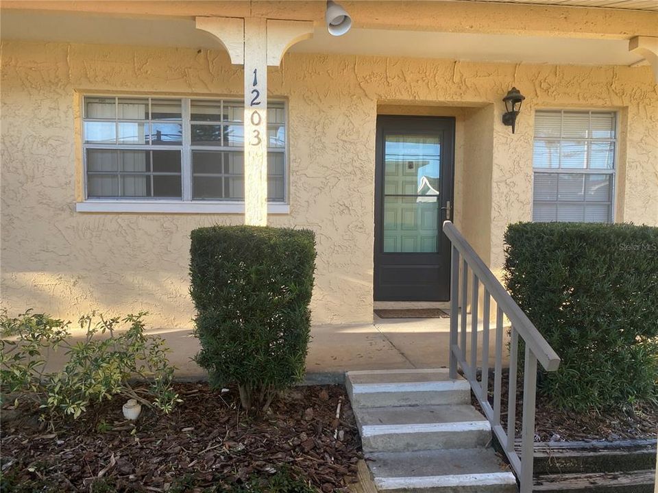 For Rent: $2,300 (2 beds, 2 baths, 935 Square Feet)