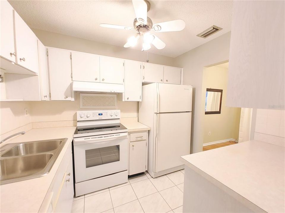 For Rent: $1,700 (2 beds, 2 baths, 960 Square Feet)