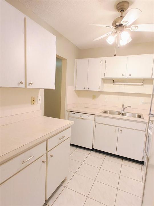 For Rent: $1,700 (2 beds, 2 baths, 960 Square Feet)