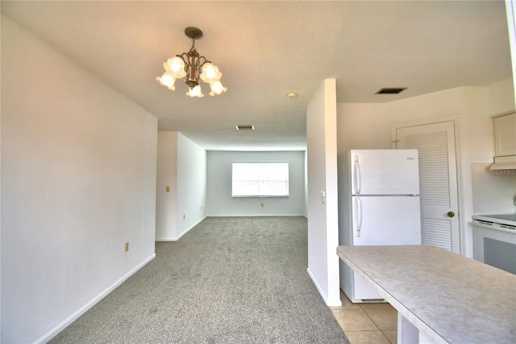 For Sale: $165,000 (2 beds, 2 baths, 831 Square Feet)